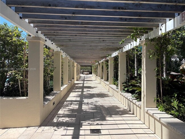 Building Photo - 400 South Pointe Dr