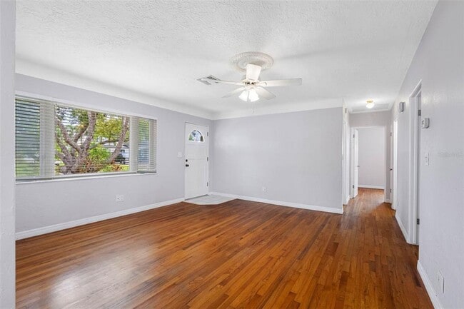 Building Photo - 4320 Yardley Ave N