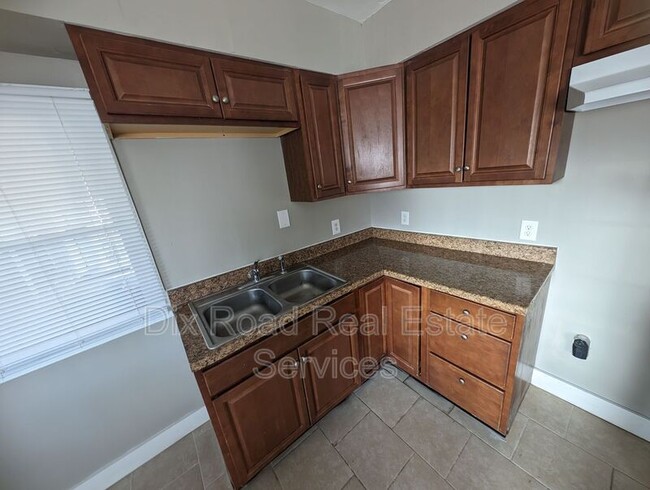 Building Photo - 1047 Lexington Ave