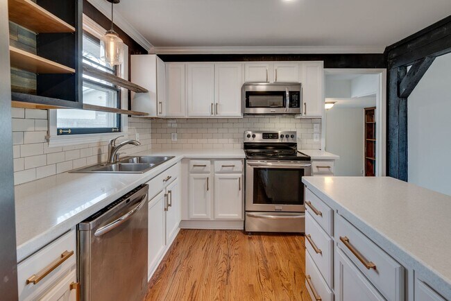 Building Photo - 514 Continental Dr