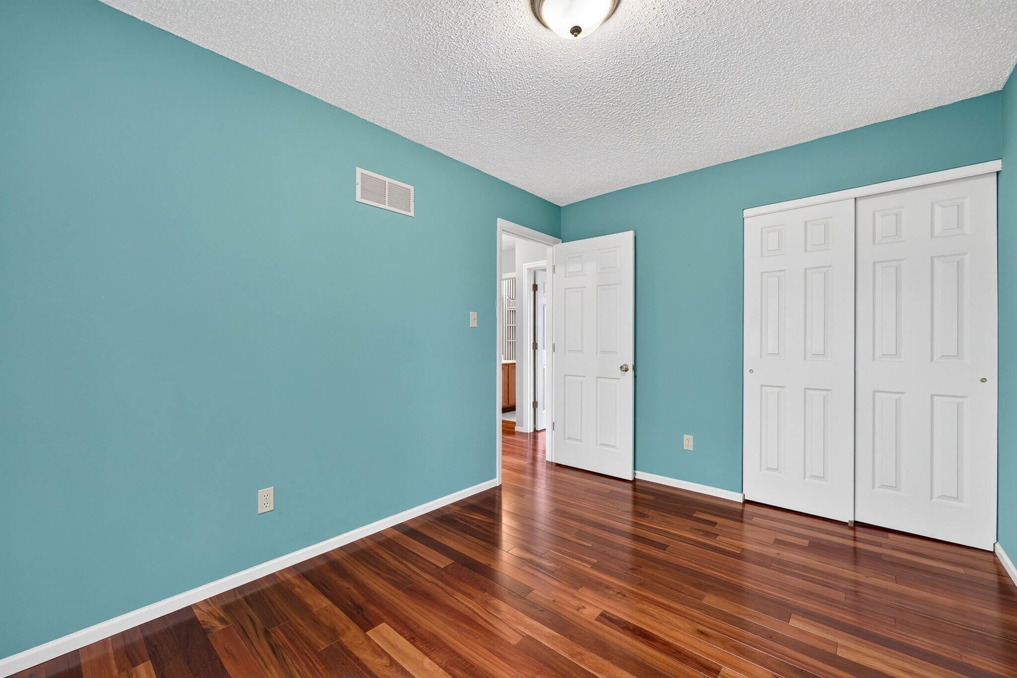 Building Photo - 2600 Northcliffe Dr