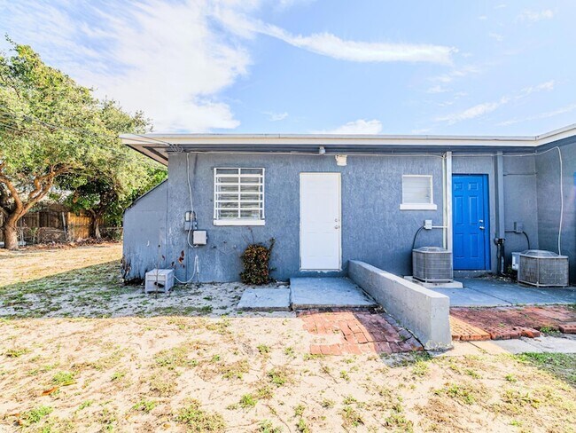 Building Photo - 112 W 34th St