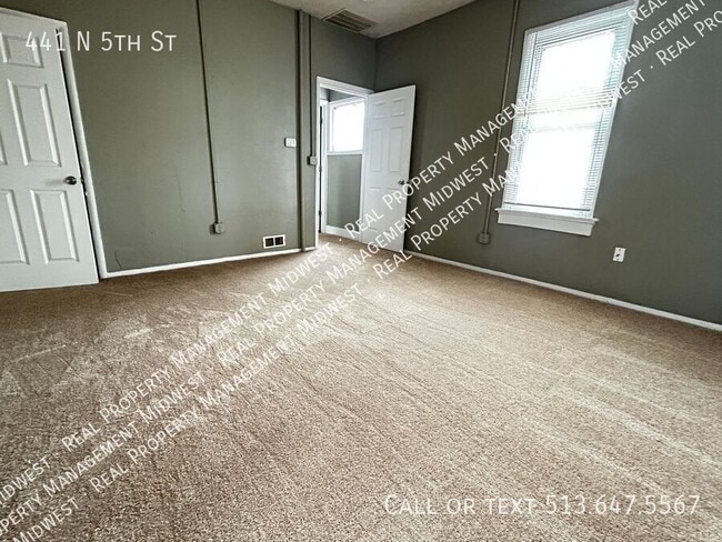 Building Photo - 441 N 5th St