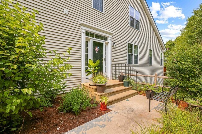Building Photo - 68 Buttercup Ln