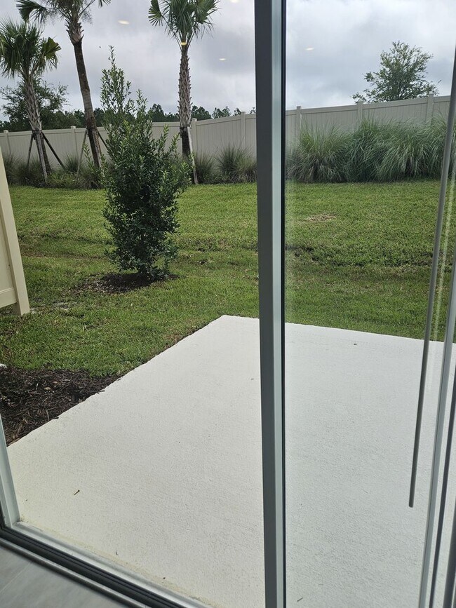 Building Photo - Townhome in The Townhomes of River Landing