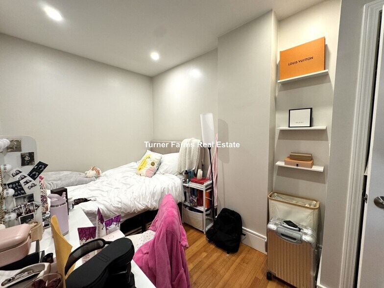 Building Photo - 91 Hudson St