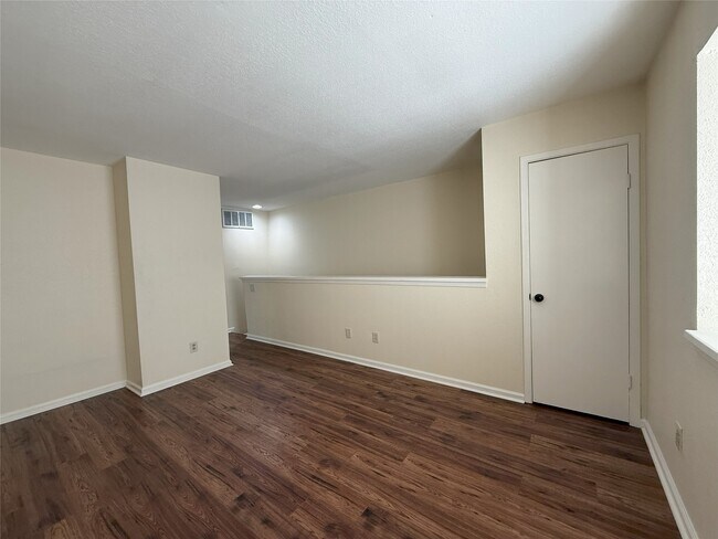Building Photo - 2100 Wilcrest Dr