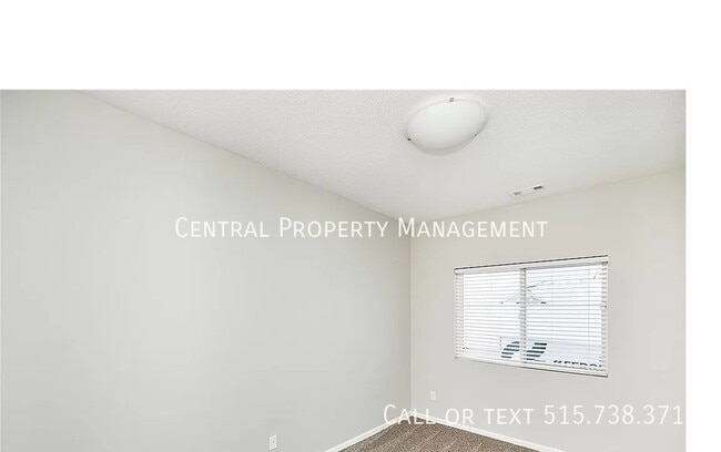 Building Photo - 1340 SE Florence Dr