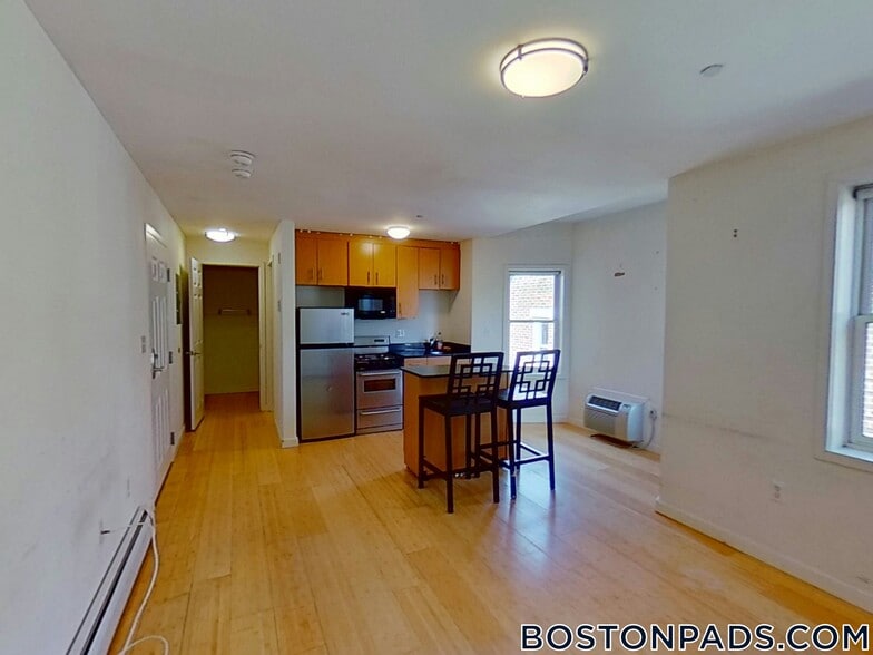 Building Photo - 461 Park Dr