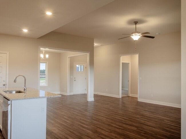 Building Photo - 408 S Zetterower Ave