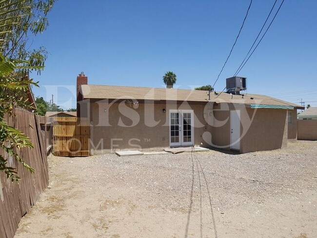 Building Photo - 2316 E Dori Ave