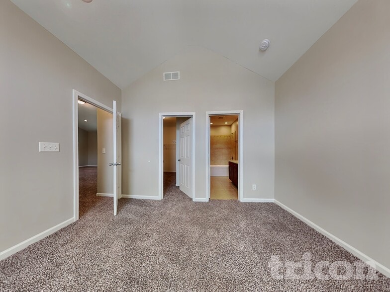 Building Photo - 4682 Bayview Dr