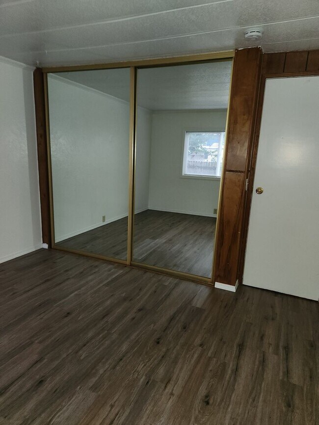 Building Photo - 2-bedroom 1 bath House