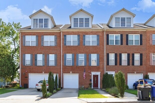Large Arlington Townhome - 2022 N Culpeper St
