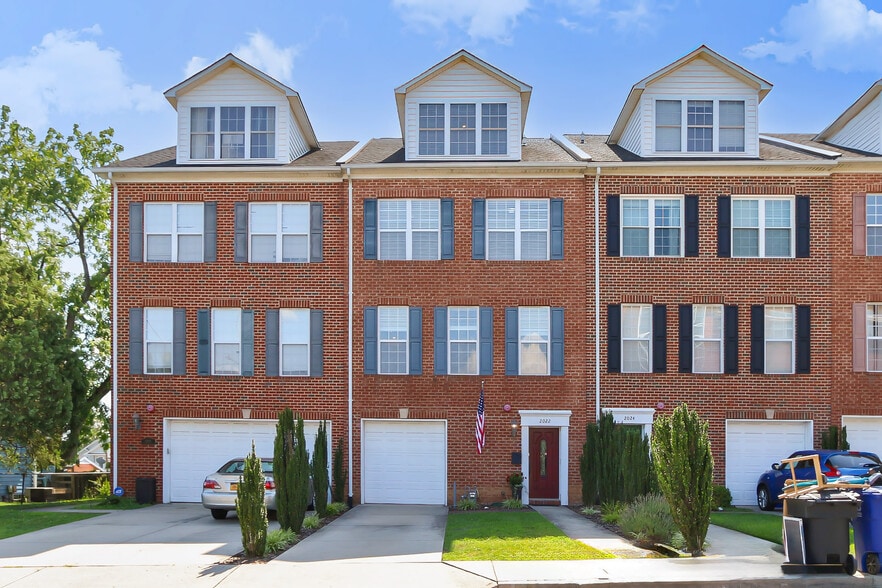 Large Arlington Townhome - 2022 N Culpeper St