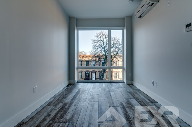 Building Photo - 8 Fairview Pl