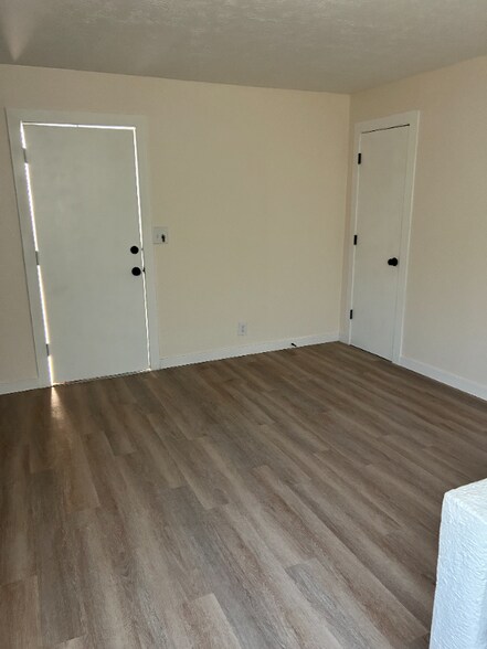 Building Photo - 4224 Roma Ave NE