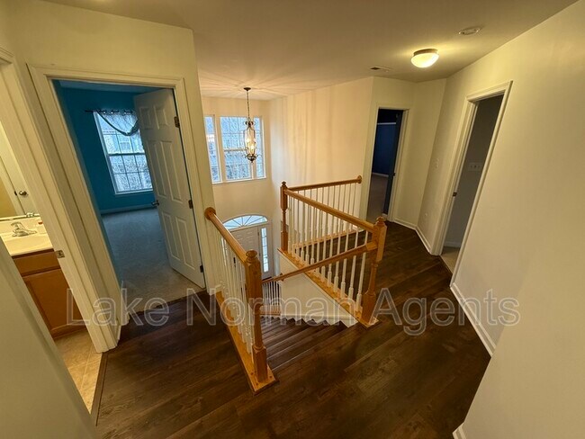 Building Photo - 15622 Troubadour Ln