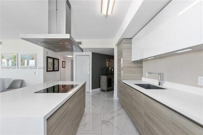 Building Photo - 300 Sunny Isles Blvd