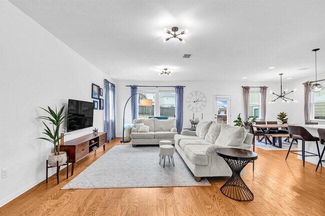 Building Photo - 10825 Blacket Dr