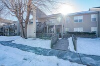 Building Photo - 558 London Ct