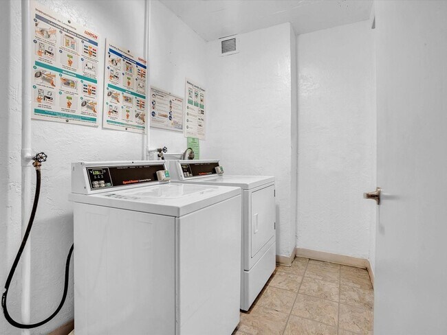 Building Photo - 401 Golden Isles Dr