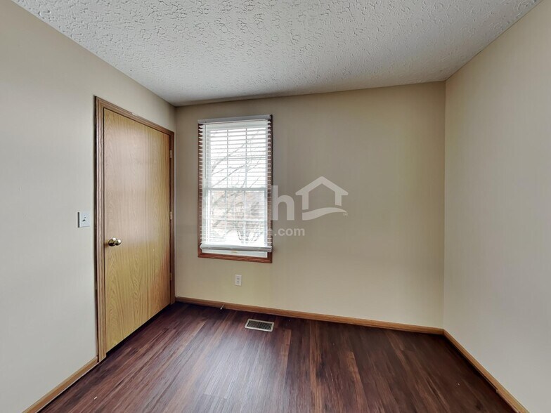 Building Photo - 1840 Pine Grove Pl