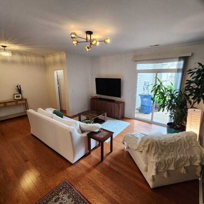 Building Photo - Stunning 3BD, 2.5BA Raleigh Townhome with a 1-Car Garage and Premier HOA Amenities