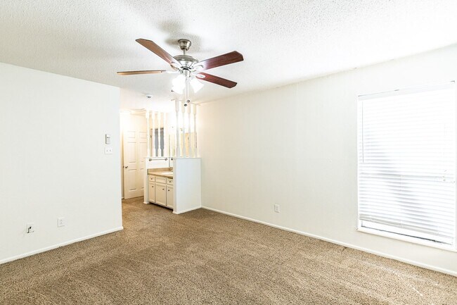 Building Photo - 1/2 Off 1st months rent