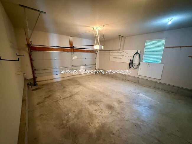 Building Photo - Ranch in Lee's Summit For Lease - Crisp, Clean and New!