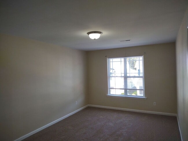 Building Photo - Lovely 3-Bedroom Home located near NCSU!