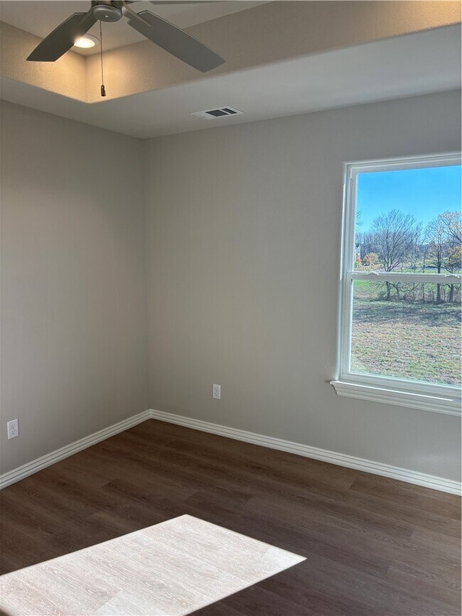 Building Photo - 1303 SW Poigai Wy
