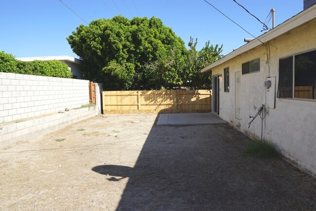 Building Photo - 52601 Avenida Navarro