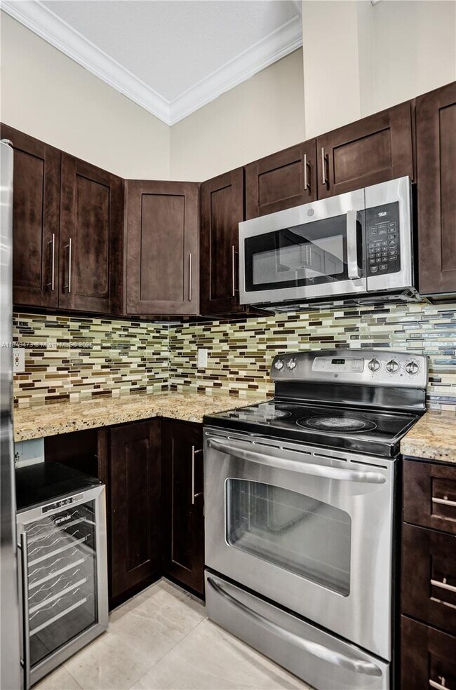 Building Photo - 1100 Chinaberry Dr