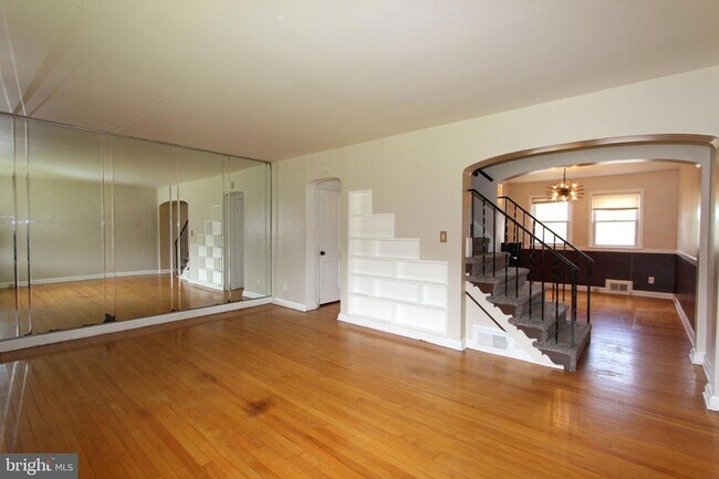Building Photo - 1612 Sherwood Ave
