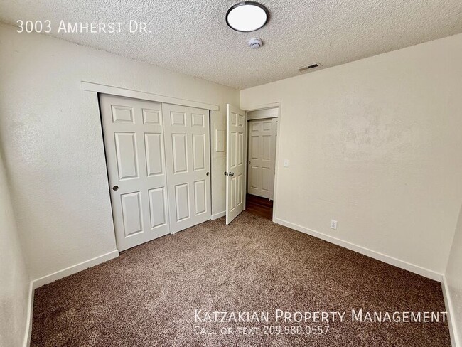 Building Photo - Updated 3-Bedroom 2-Bath Single Story Nort...