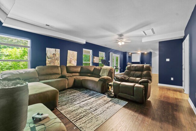 Building Photo - 16611 Highland Summit Dr