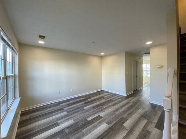 Building Photo - COMING SOON! Beautiful Townhouse! All Electric, Off-Street Parking, Washer/Dryer