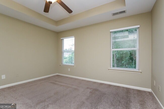 Building Photo - 526 Hill Crest Cir