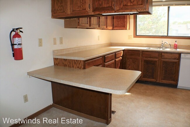 Building Photo - 2 br, 1.5 bath House - 673 Westwinds Drive