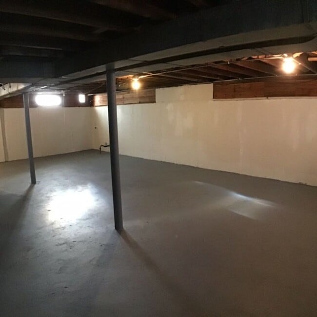 Building Photo - FREE APPLICATION!! Beautiful 4 bedroom house in great Dolton neighborhood w/ Huge Back Yard!