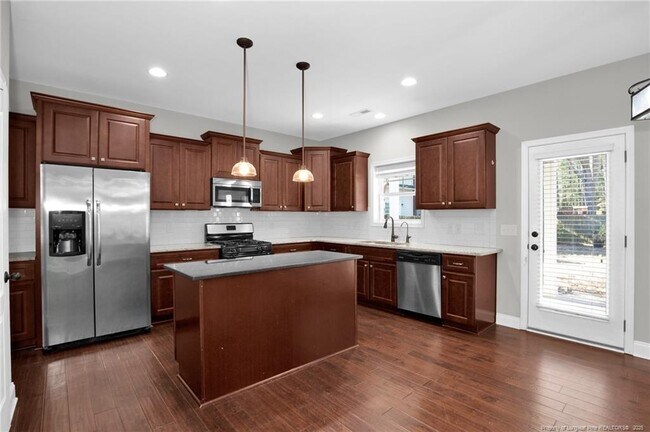 Building Photo - 110 Pinecrest Dr