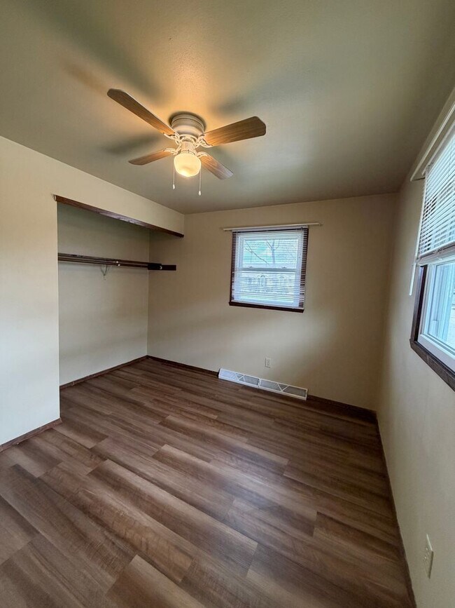 Building Photo - Midpark Duplex