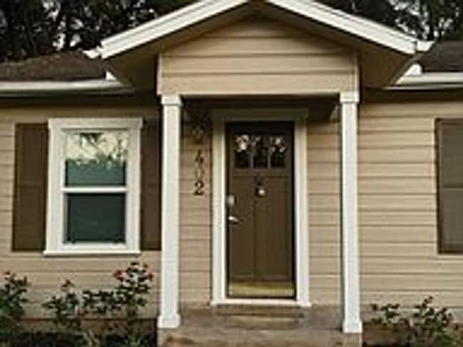 Building Photo - AUG 2026 MOVE IN! UPDATED 2/2 HOUSE IN BRYAN