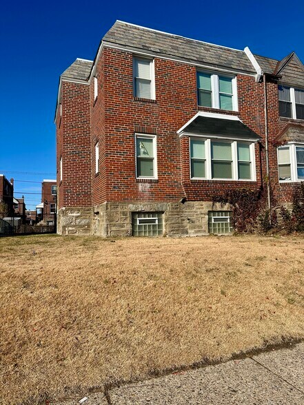 Primary Photo - 1321 E Johnson St