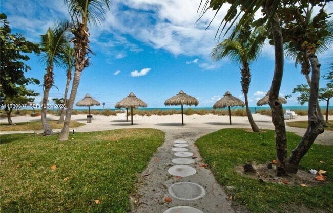 Building Photo - 1121 Crandon Blvd