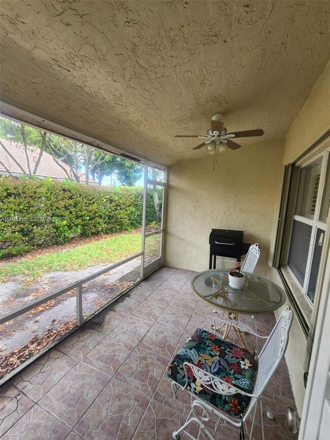 Building Photo - 6053 Heliconia Rd