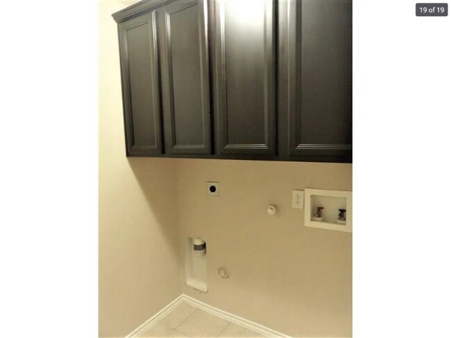 Building Photo - 5405 Crimson Oaks Dr