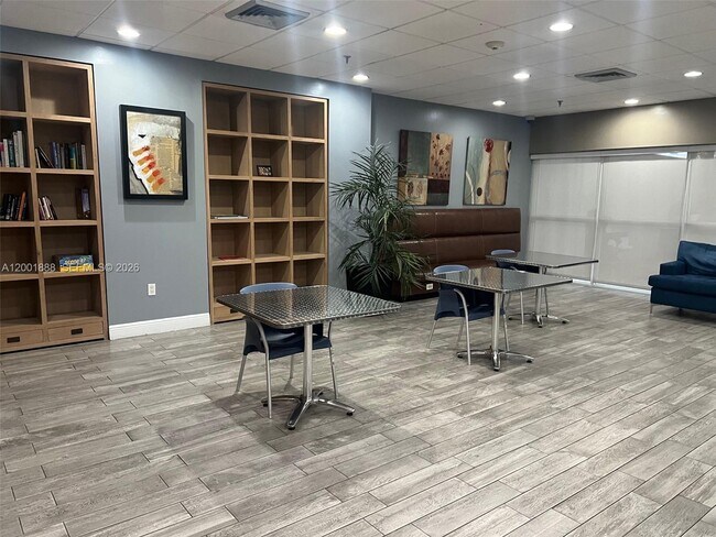 Building Photo - 850 N Miami Ave