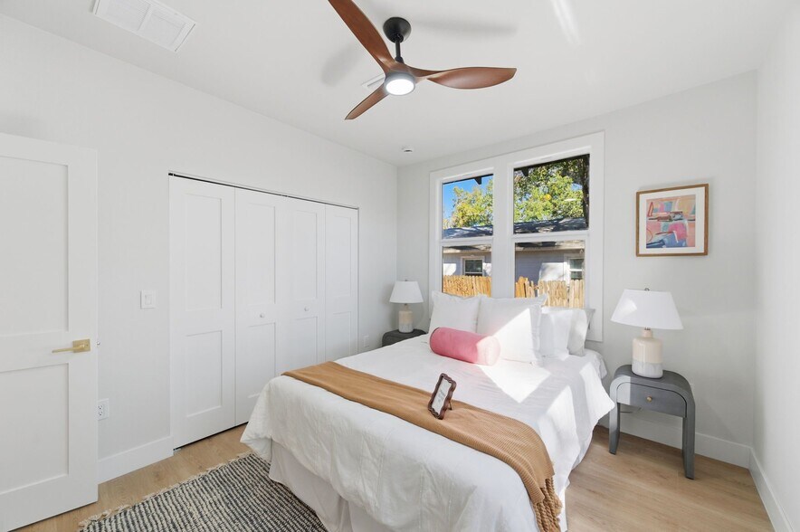 Building Photo - 309 E Selma Ave